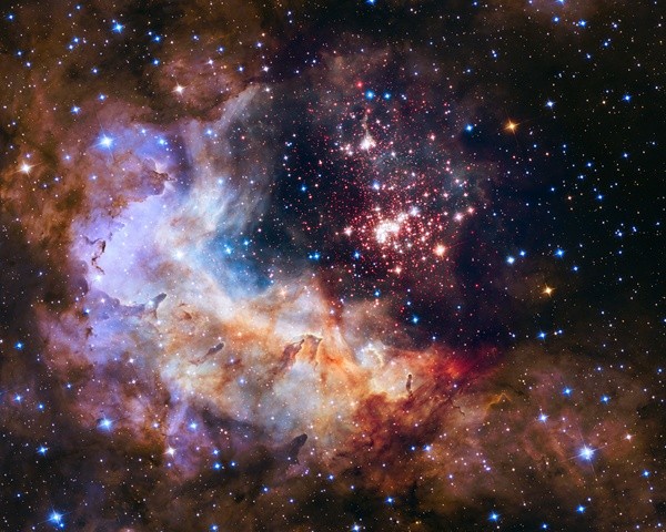 Dạy và học thiên văn không chỉ giúp con người hiểu sâu hơn về tuần hoàn của vũ trụ, mà còn xây dựng được nhân sinh quan, thế giới quan khoa học. Ảnh minh họa: astronomy.com