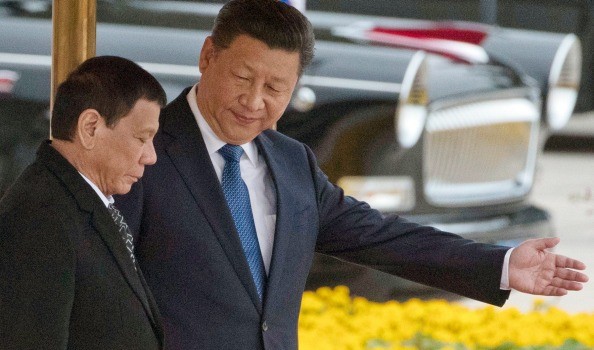 Tổng thống Philippines Rodrigo Duterte và Chủ tịch Trung Quốc Tập Cận Bình, ảnh: ARF.
