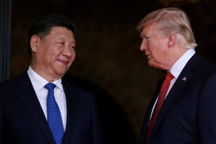Tổng thống Hoa Kỳ Donald Trump tiếp Chủ tịch Trung Quốc Tập Cận Bình tại Mar-a-Lago, Florida ngày 6/4 năm ngoái. Ảnh: Reuters / The Straits Times.
