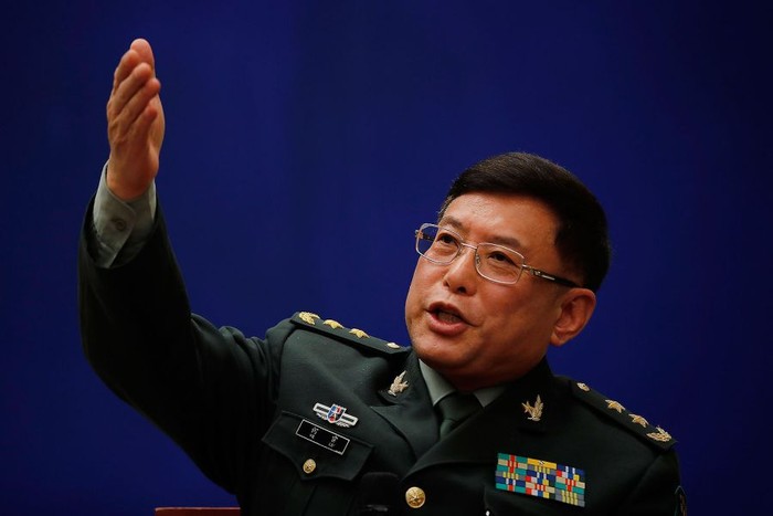 Phó giám đốc Học viện Khoa học quân sự Trung Quốc He Lei đang kêu gọi Bắc Kinh tiếp tục quân sự hóa Biển Đông. Ảnh: VOA News.
