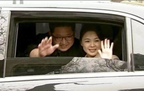 Vợ chồng ông Kim Jong-un rời Bắc Kinh, kết thúc chuyến thăm Trung Quốc, ảnh: The Australian.