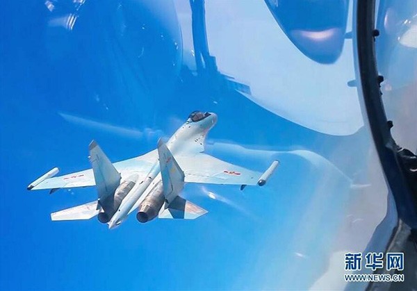 Chiến đấu cơ Su-35 Trung Quốc tung xuống Biển Đông tập trận. Ảnh: Tân Hoa Xã.
