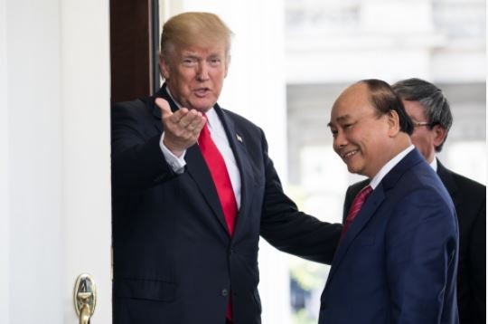 Tổng thống Hoa Kỳ Donald Trump và Thủ tướng Nguyễn Xuân Phúc tại Nhà Trắng ngày 31/5/2017, ảnh: NurPhoto / Cheriss May.