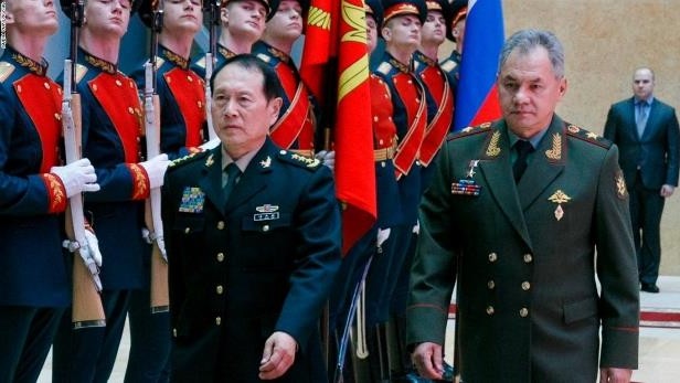 Bộ trưởng Quốc phòng Trung Quốc Ngụy Phượng Hòa thăm Nga đầu tiên sau khi nhậm chức, ảnh: AP.