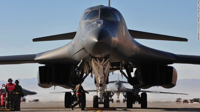 Máy bay ném bom B-1 Hoa Kỳ, ảnh: CNN.