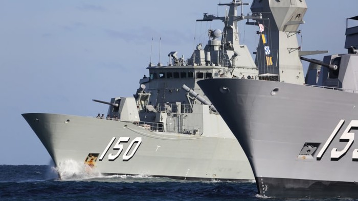 2 trong số 3 tàu hải quân Australia tới thăm hữu nghị Việt Nam, ảnh: brisbanetimes.com.au.