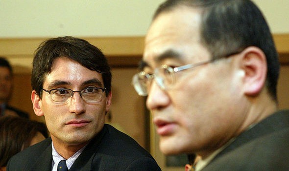 Ông Frank Jannuzi (trái) trong một lần gặp gỡ quan chức ngoại giao Hàn Quốc, ảnh: Getty Images.