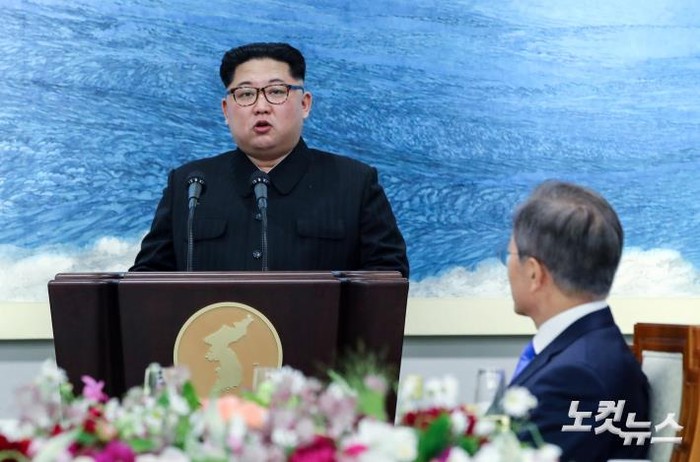 Ông Kim Jong-un phát biểu trong tiệc chiêu đãi của Tổng thống Hàn Quốc tại Nhà Hòa Bình, Bàn Môn Điếm ngày 27/4. Ảnh: nocutnews.co.kr.