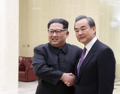Chủ tịch Cộng hòa dân chủ nhân dân Triều Tiên Kim Jong-un tiếp Ngoại trưởng Trung Quốc Vương Nghị, ảnh: Đa Chiều.