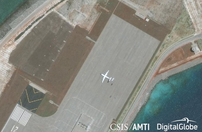 Máy bay quân sự Shaan Y-8, Trung Quốc hạ cánh trên đường băng Xu Bi, ảnh: AMTI.