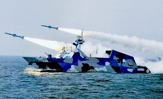 Tên lửa Trung Quốc trên Biển Đông, hình minh họa, nguồn: rediff.com.