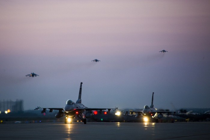 Chiến đấu cơ F-16 Hoa Kỳ tham gia cuộc tập trận chung Mỹ - Hàn &quot;Max Thunder&quot; năm ngoái, ảnh minh họa: Military Times.