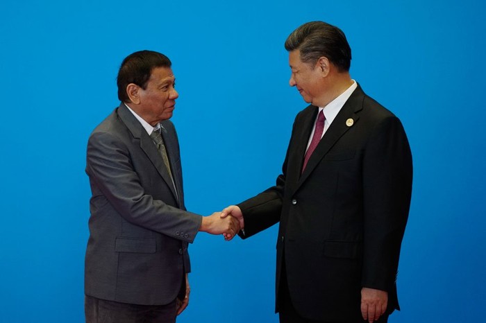Chủ tịch Trung Quốc Tập Cận Bình và Tổng thống Philippines Rodrigo Duterte, ảnh: ABS CBN News.