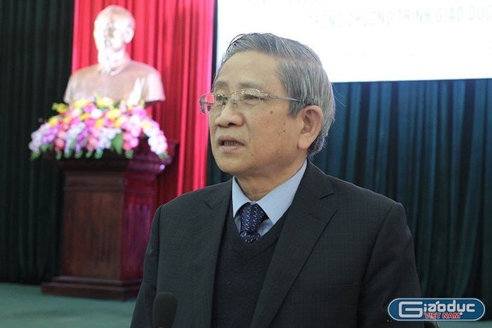 Giáo sư Nguyễn Minh Thuyết, Tổng chủ biên chương trình giáo dục phổ thông tổng thể trong buổi họp báo ngày 19/1, ảnh: Thùy Linh / GDVN.