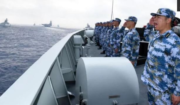 Trung Quốc tập trận quy mô lớn ở Biển Đông ngày 12/4/2018, ảnh: The Australian.