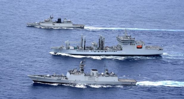 3 tàu hải quân Ấn Độ trên đường rời Việt Nam sau cuộc tập trận chung, ảnh: Livefist/Twitter.