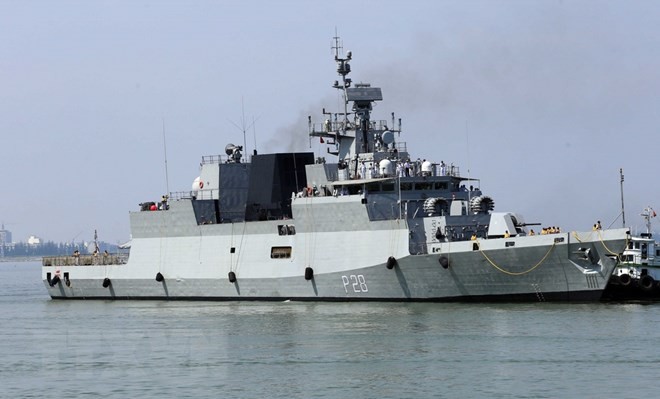 Tàu INS Kamorta, Ấn Độ cập cảng Tiên Sa, Đà Nẵng. Ảnh: Trần Lê Lâm / TTXVN.