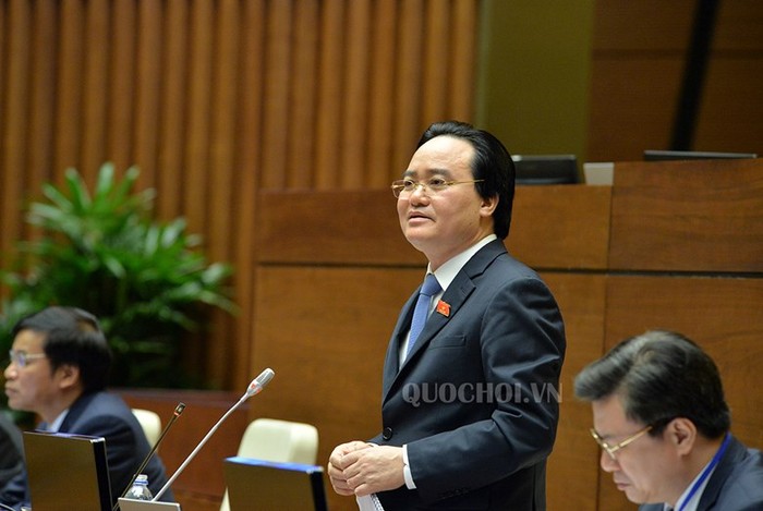 Bộ trưởng Bộ Giáo dục và Đào tạo Phùng Xuân Nhạ trả lời chất vấn trước Quốc hội, ảnh: quochoi.vn.