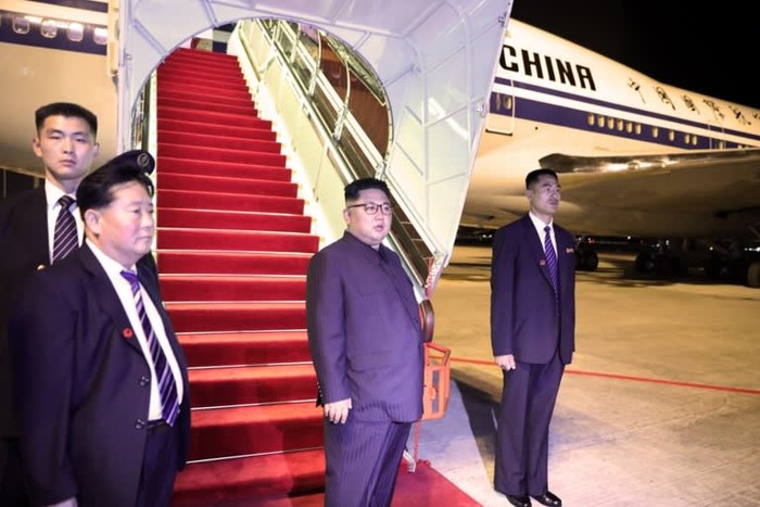 Ông Kim Jong-un được Chủ tịch Trung Quốc Tập Cận Bình cho mượn máy bay đi Singapore, rất có thể là miễn phí. Lãnh đạo Triều Tiên đã khéo léo trả nợ ông Tập Cận Bình bằng thông tin, không phải bằng tiền mặt. Ảnh: Getty.