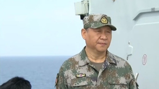 Ông Tập Cận Bình quan sát cuộc tập trận quy mô lớn của Trung Quốc ở Biển Đông tháng Tư năm nay, ảnh: The Maritime Executive.