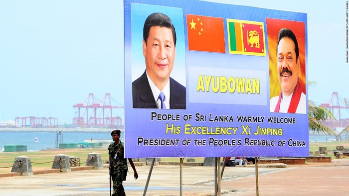 Hình ảnh ông Tập Cận Bình và ông Mahinda Rajapaksa tại cảng Hambantota. Ảnh: CNN.