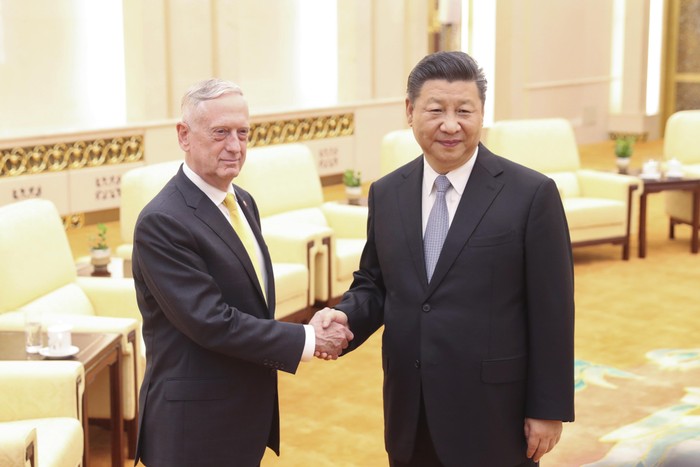 Bộ trưởng Quốc phòng Mỹ James Mattis và Chủ tịch Trung Quốc Tập Cận Bình, ảnh: Time / Getty Images.