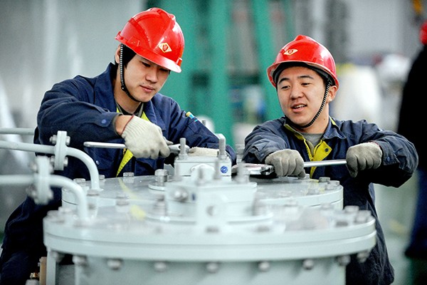 Công nhân Trung Quốc thuộc tập đoàn Tebian Electric Apparatus, ảnh minh họa: China Daily.