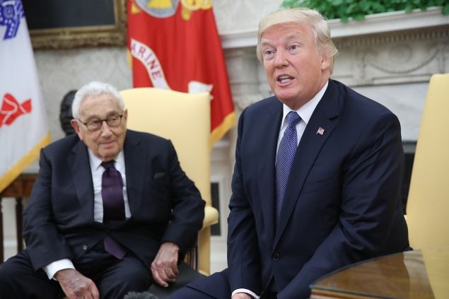 Cựu Ngoại trưởng Hoa Kỳ Henry Kissinger và Tổng thống Donald Trump, ảnh: Win McNamee/Getty Images.