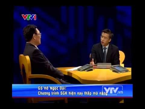 Bộ trưởng Phạm Vũ Luận và nhà báo Quang Minh trong một chương trình Đối thoại và chính sách năm 2011, ảnh chụp màn hình.