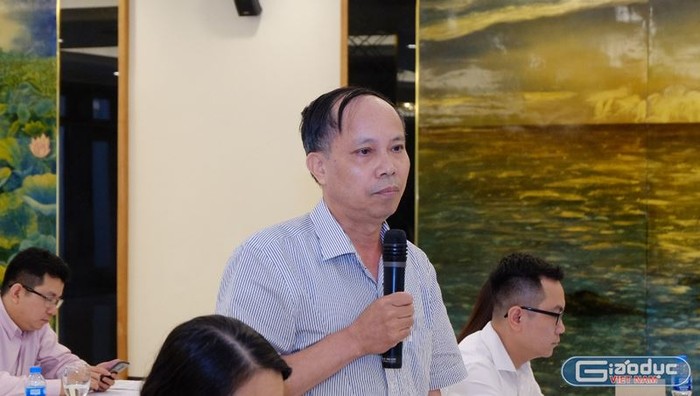 Thầy Nguyễn Viết Cẩn, Trưởng phòng Kế hoạch tài chính Sở Giáo dục và Đào tạo Hà Nội. Ảnh: Lại Cường.