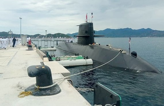 Tàu ngầm Nhật Bản thăm Việt Nam, ảnh: Báo Sài Gòn Giải phóng.
