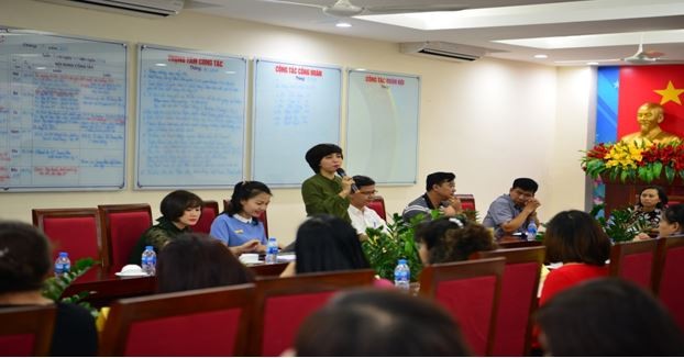 Bà Ngô Thị Diệp Lan, Hiệu trưởng Trường Trung học cơ sở Thanh Xuân trong buổi họp phụ huynh ngày 28/9/2018, ảnh: thcsthanhxuan.edu.vn.