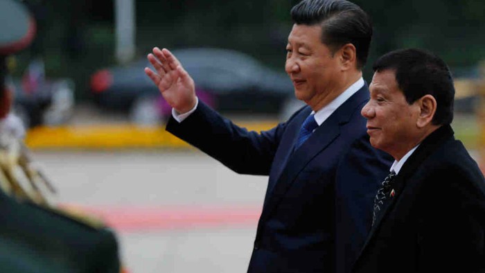 Chủ tịch Trung Quốc Tập Cận Bình và Tổng thống Philippines Rodrigo Duterte. Ảnh: Rappler.