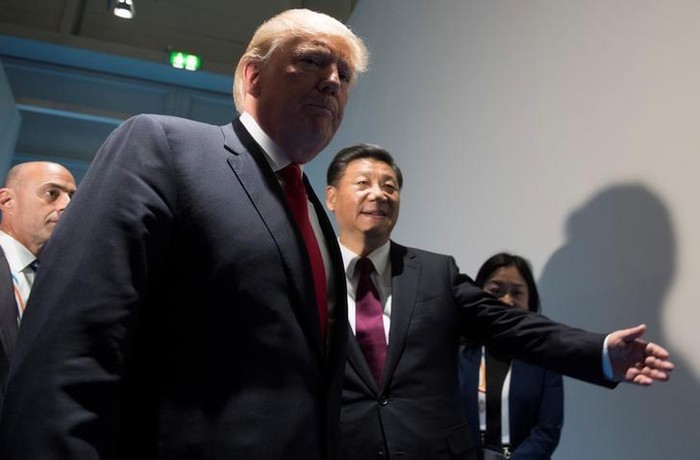 Chủ tịch Trung Quốc Tập Cận Bình và Tổng thống Mỹ Donald Trump gặp nhau bên lề hội nghị thượng đỉnh G-20, ảnh: Reuters.