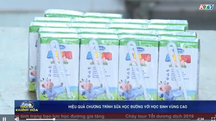 Sản phẩm sữa mà Khánh Hòa rót ngân sách mua cho học sinh thụ hưởng Sữa học đường không phải sữa tươi theo Quyết định của Thủ tướng Chính phủ, mà là sữa bột pha lại của Vinamilk với tên gọi mới &quot;sữa dinh dưỡng&quot;. Ảnh chụp màn hình.