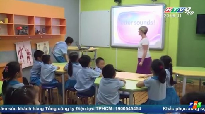 Một tiết học chương trình tiếng Anh tích hợp tại thành phố Hồ Chí Minh, ảnh chỉ mang tính minh họa, chụp màn hình phóng sự của HTV9.