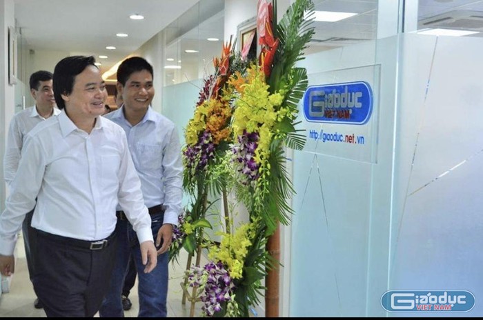 Nhân ngày Báo chí Cách mạng Việt Nam 21/6 năm 2016, Bộ trưởng Giáo dục và Đào tạo Phùng Xuân Nhạ tới thăm và chúc mừng Tòa soạn, ảnh tư liệu.
