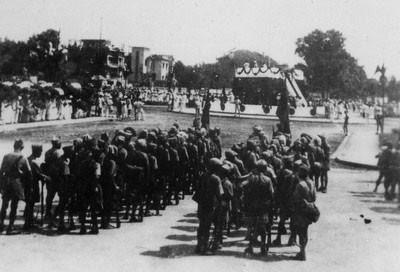 Các đơn vị giải phóng quân duyệt binh ngày 30-8 chuẩn bị cho ngày lễ tuyên bố độc lập