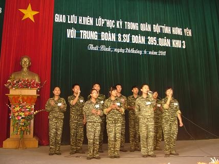 Nằm trong chương trình của Lớp học kỳ trong quân đội, ngày 26/6 Ban tổ chức Lớp học kỳ trong quân đội tổ chức chuyến thăm quan thực tế tại đơn vị huấn luyện sẵn sàng chiến đấu Trung đoàn bộ binh 8 Sư đoàn 395 Quân khu 3 tại huyện Tiền Hải tỉnh Thái Bình