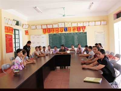 Hàng chục giáo viên Trường Mầm non xã Mậu Lâm ngừng dạy đòi tăng lương.(Ảnh Tienphong)