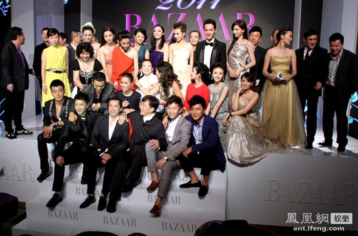 Bữa tiệc từ thiện Bazaar Charity Night tối 14/9 quy tụ hàng chục ngôi sao gốc Hoa hàng đầu.
