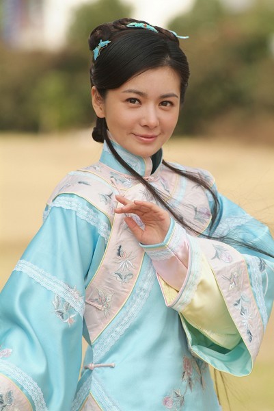 Jang Seo Hee (nữ diễn viên nổi tiếng với các bộ phim Sự quyến rũ của người vợ, Nàng tiên cá) với tạo hình xinh ngất ngây trong bộ phim Trung Quốc Canh tử phong vân