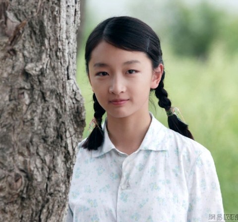 Chu Đông Vũ vẫn còn là học sinh trung học khi cô được đạo diễn Trương Nghệ Mưu chọn đóng phim Chuyện tình cây táo gai. Cô đã trở thành “sao” ngay sau khi phim được phát hành hồi tháng 9/2010. Sau thành công này, cô đã tiếp tục được giao vai chính trong phim Tha đích quốc của đạo diễn Hồng Kông Quan Cẩm Bằng.