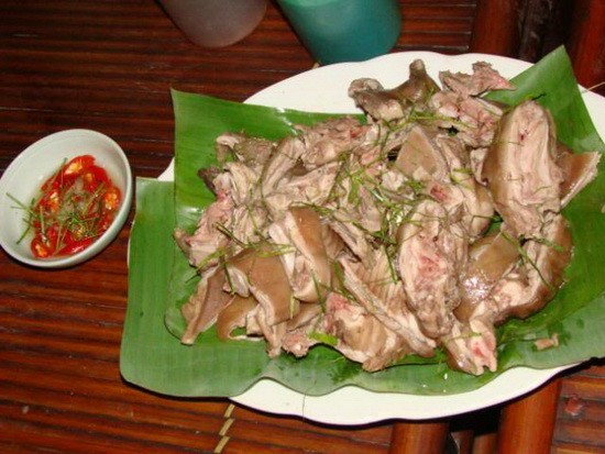 8. Thịt chuột: Hiện nay thịt chuột đã không còn xa lạ với ẩm thực Việt Nam và một số nước trên thế giới. Chuột làm thịt có thể là chuột đồng, thậm chí là chuột chù.