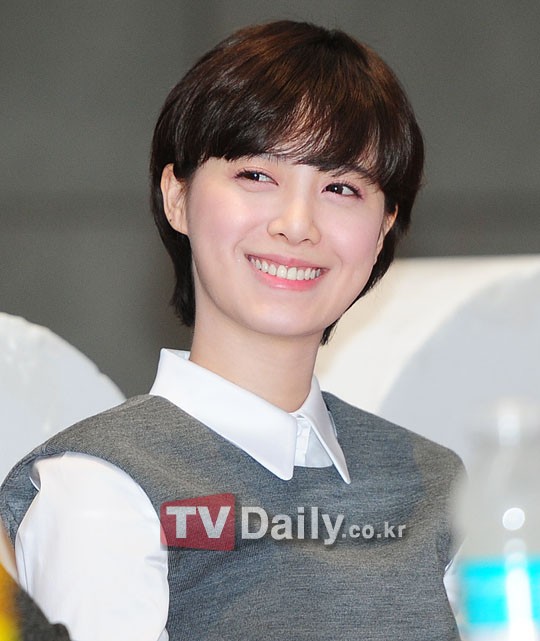 Bên cạnh đó, bộ phim Peach Tree (Cây đào) được giới thiệu tại Liên Hoan Phim Quốc Tế Busan vừa qua do chính nữ diễn viên Goo Hye Sun làm đạo diễn.