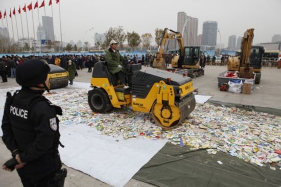 Bắt đầu từ ngày 6/11/2011, 182 thành phố của Trung Quốc sẽ đồng loạt “ra quân” tiêu hủy lượng lớn hàng nhái, hàng giả và sản phẩm kém chất lượng đang trôi nổi trên thị trường.