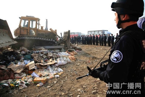 Thành phố Thiên Tân ra quân tiêu hủy hàng giả, kém chất lượng