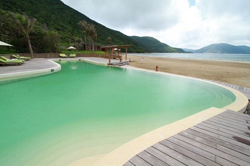 Khu resort Six Senses đã biến nơi từng được coi là "địa ngục trần gian" Côn Đảo trở thành một thiên đường du lịch mới của Việt Nam.