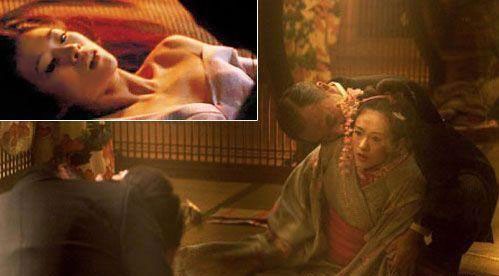 Người đẹp họ Chương cũng có không ít những cảnh quay nóng bỏng trong Hồi ức một geisha