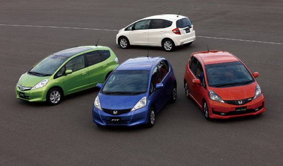 Tương xứng với giá giá bán vào khoảng 800 triệu (39.000USD) của Honda Fit 2011